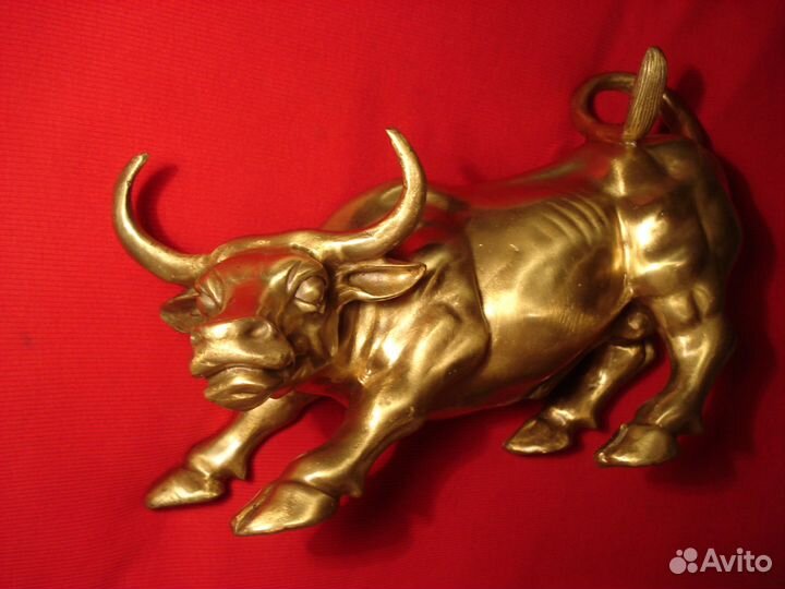 Большой Бронзовый Золотой Бык Буффало США Нью Йорк