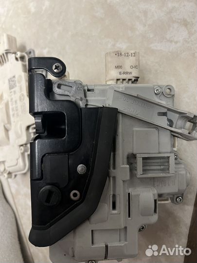 Замки задних правой и левой дверей порше кайен 2