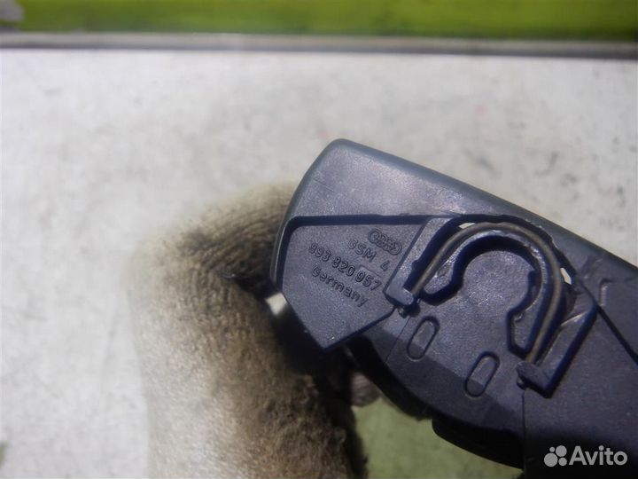 Дефлектор воздушный Ауди 80 90 Б4