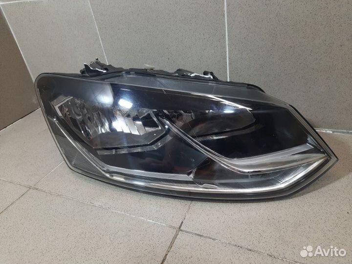 Фара правая Volkswagen Polo SED