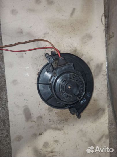 Моторчик отопителя Opel Astra H / Family 52475646