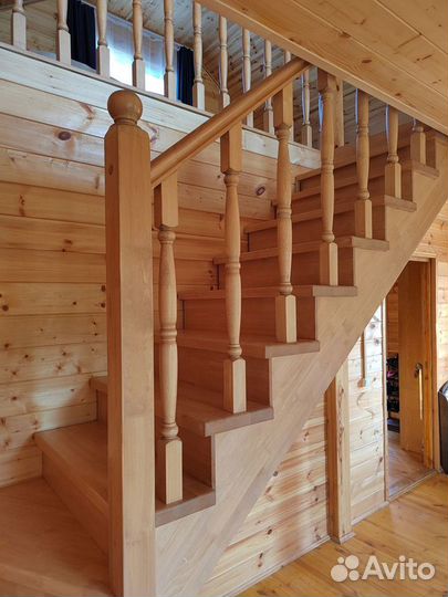 Лестница из дерева в дом