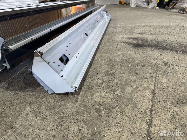 Панель бампер задних фонарей на прицеп универсаный