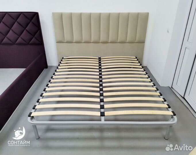 Кровать двухспальная с матрасом 160x200