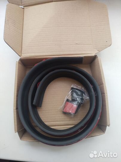 Лип спойлер универсальный