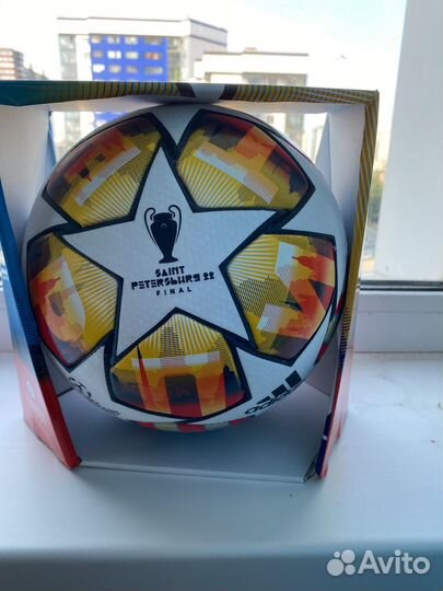 Футбольный мяч adidas лига чемпионов 2022