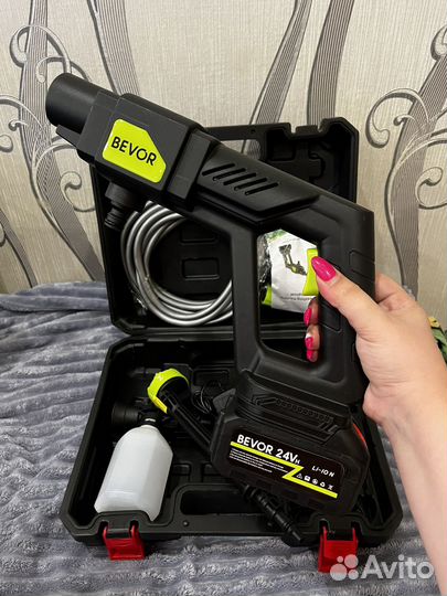 Мойка высокого давления на аккумуляторе новая