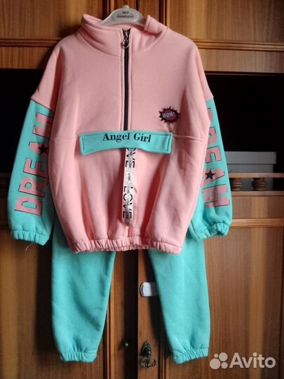 Спортивный костюм для девочки 128 новый