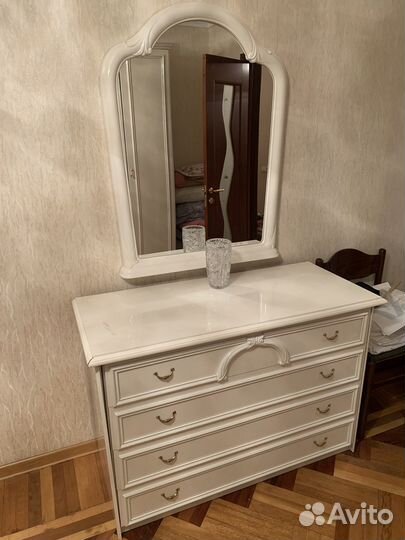 Спальный гарнитур