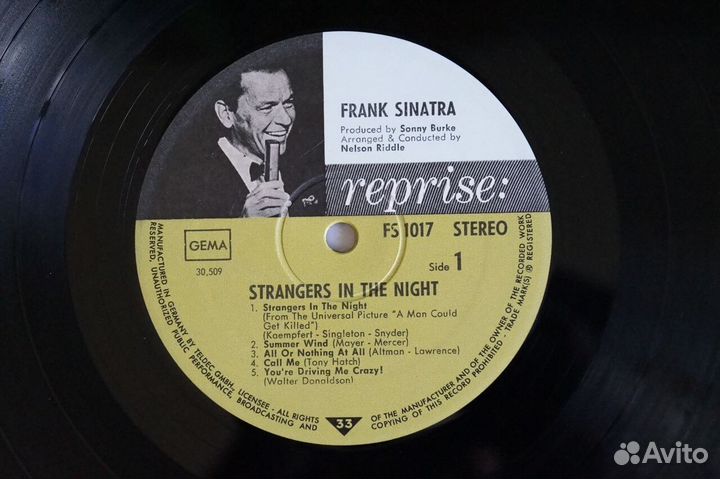 LP Frank Sinatra – Strangers In The Night (1966)