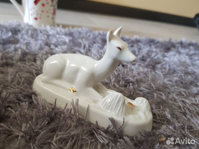 Авито олень. Фигурка Оленёнка Вербилки. Статуэтка олень Вербилки. Олень Вербилки фарфоровая статуэтка. Фарфоровая фигурка олень СССР.