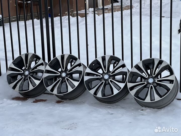 Эксклюзив Range Rover SVAutobiography 2021 R22