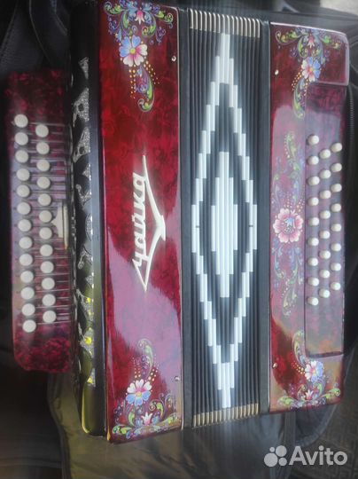 Гармонь новенькая,с регистром,трехголосная
