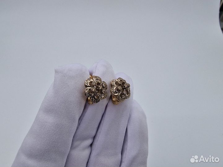 Серьга 750 пробы с бриллиантами. Рассрочка