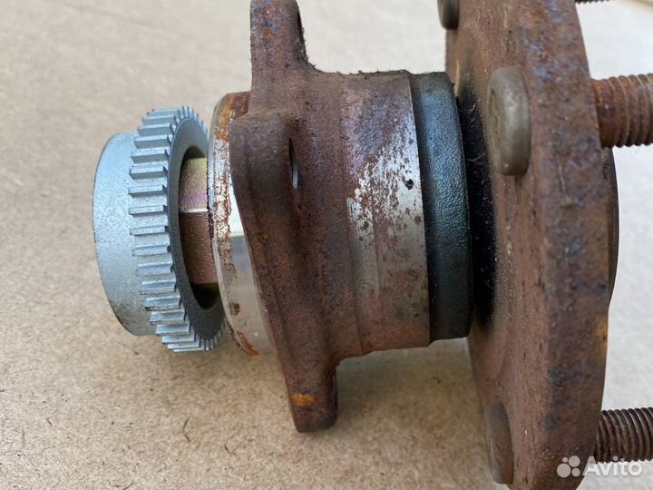 Задняя оригинальная ступица Mitsubishi Galant 8