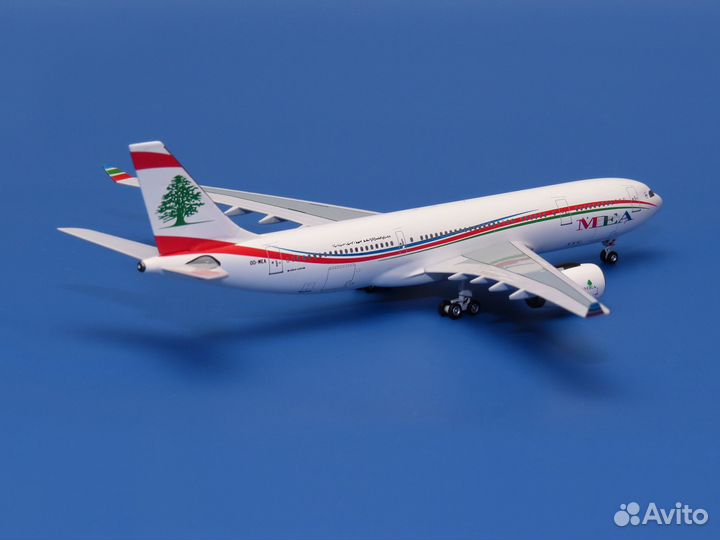 Модель самолёта Airbus A330-200 MEA (1:400)