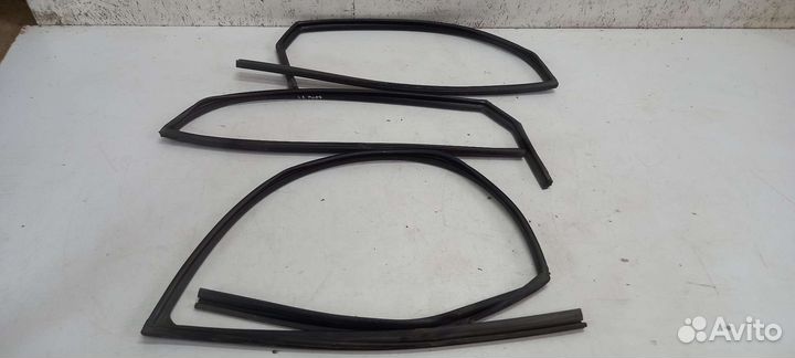 Уплотнитель стекла двери Kia Rio 3