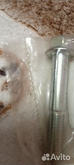 Болт автомобильный мицубиси лансер