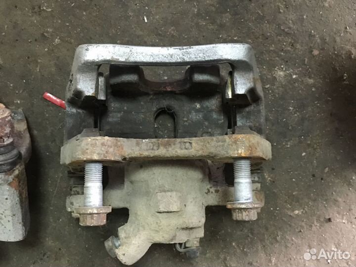 Суппорта задние Range Rover sport 2008 года