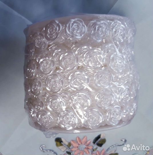 Тесьма из страз и розочек (бусы)для оформления