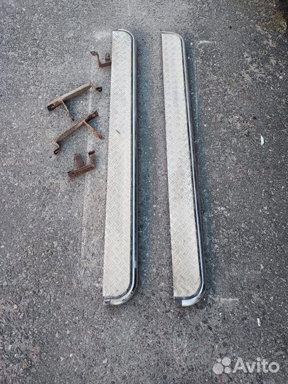 Отдам защиту порогов с креплением