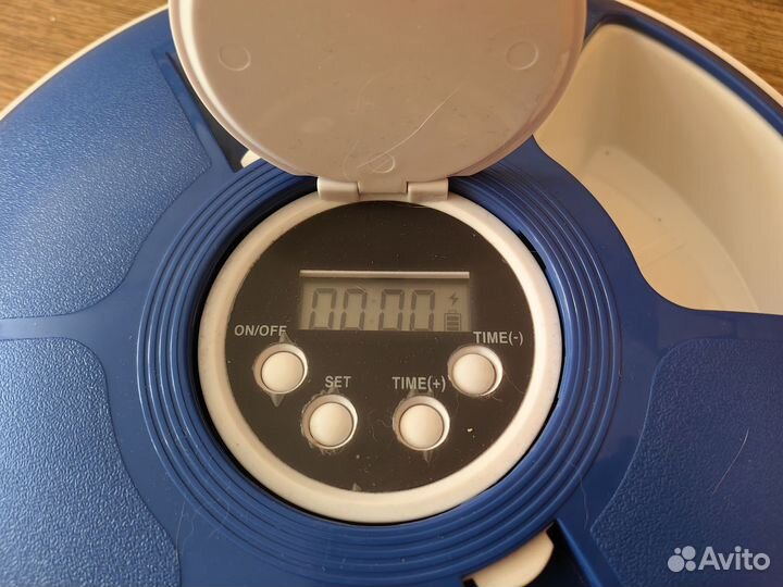 Автоматическая кормушка для кошек и собак