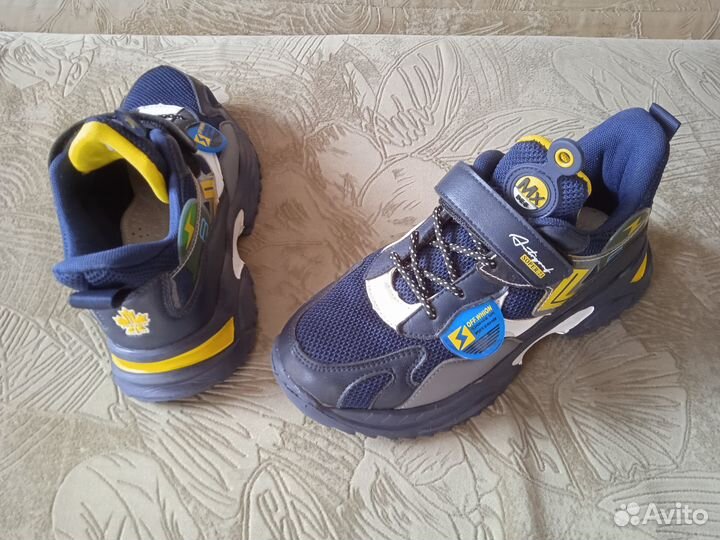 Детские кроссовки