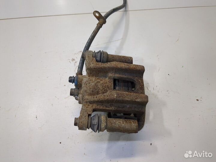 Суппорт Toyota Venza, 2011