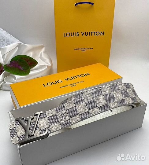 Ремень Louis Vuitton белый в клетку