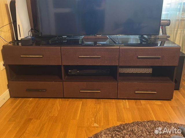 Полка под телевизор