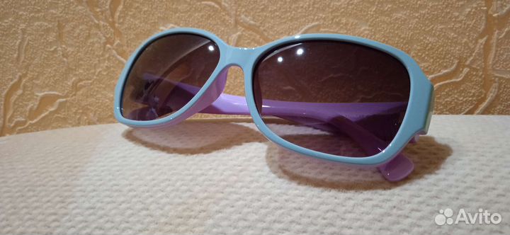 Очки солнцезащитные бренда Мэри Кей, Новые