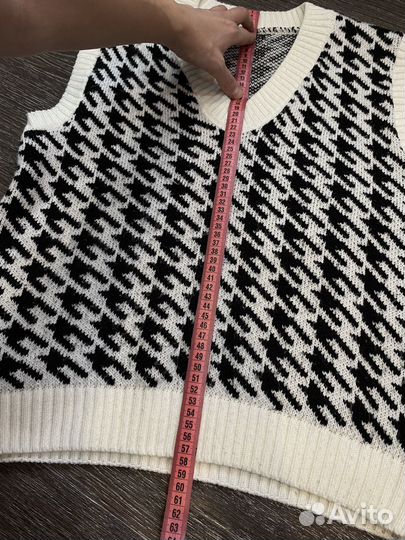 Жилетка женская бежевая и черно-белая