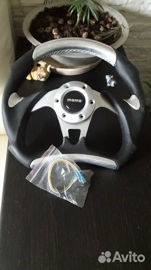 Спортивный руль momo