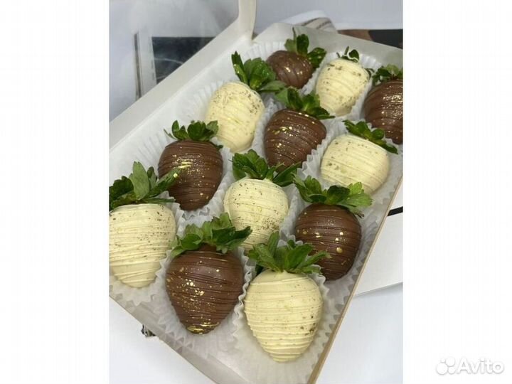 Набор клубники в шоколаде и бананы в шоколаде KBK