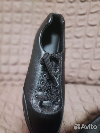 Новые Полуботинки кожаные кроссовки 38 р