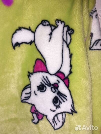 Халат новый примерно на 2-4 года