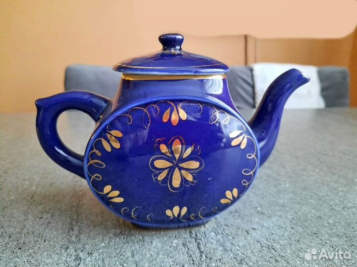 Два кобальтовых чайника Гжель