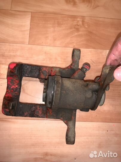 Суппорт задний правый chevrolet cruze