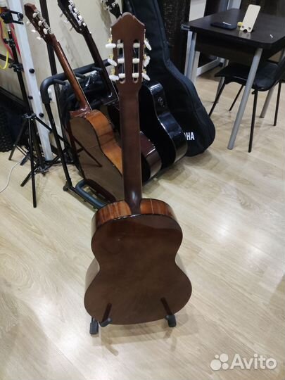 Классическая гитара yamaha c40