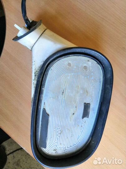 Зеркало правое Mitsubishi Carisma 1999