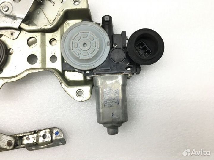 Стеклоподъемник задний правый Toyota Alphard H10