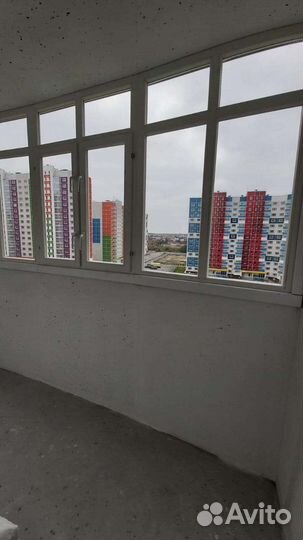 Новые деревянные окна и дверь