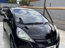 Honda Fit 1.3 CVT, 2013, 200 000 км, с пробегом, цена 950 000 руб.