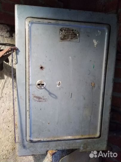 Сейф металлический