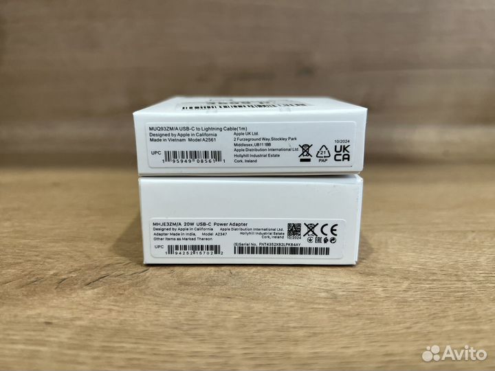 Зарядка на iPhone (оригинал)