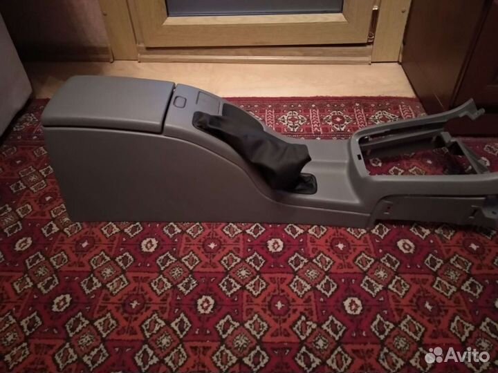 Бардачок между сиденьями Subaru Forester SG