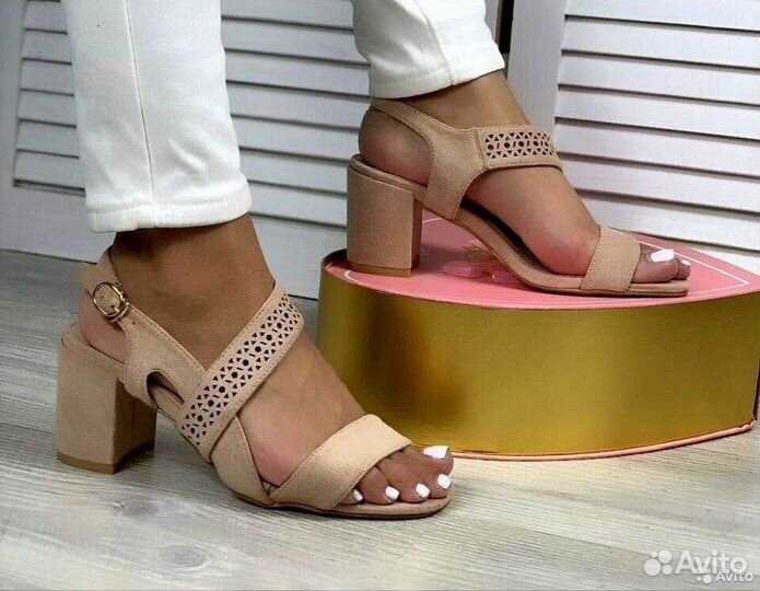 Босоножки замшевые