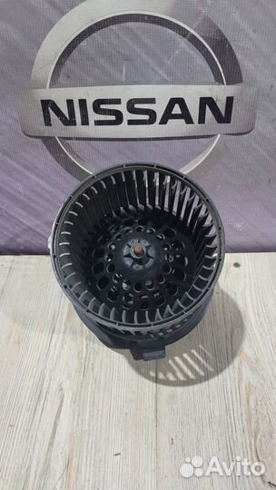 Вентилятор мотор печки отопителя Nissan terrano D1