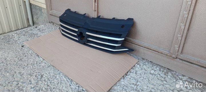 Решетка радиатора передняя Volkswagen Polo 5