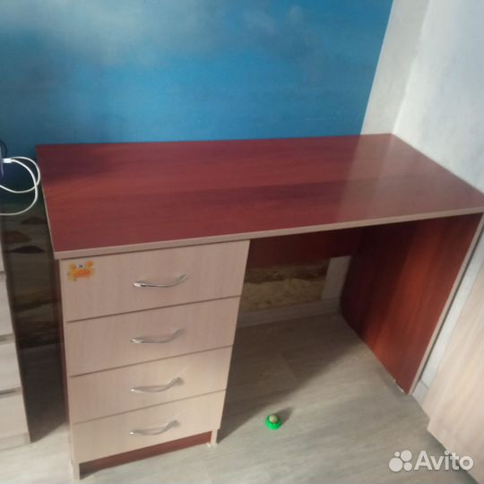 Стол письменный для школьника